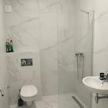 Premier In -free Garage-