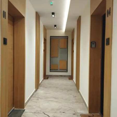 Premier In -free Garage- *