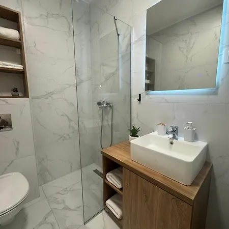 Premier In -free Garage- נובי סאד