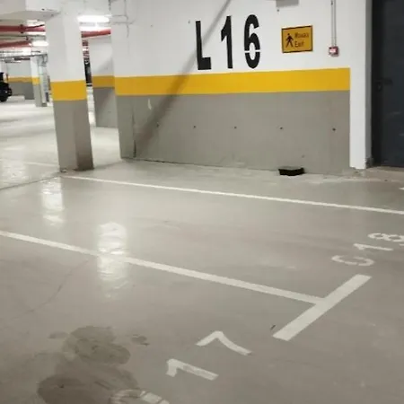 Premier In -free Garage- נובי סאד