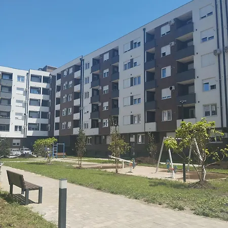 Premier In -free Garage- דירה