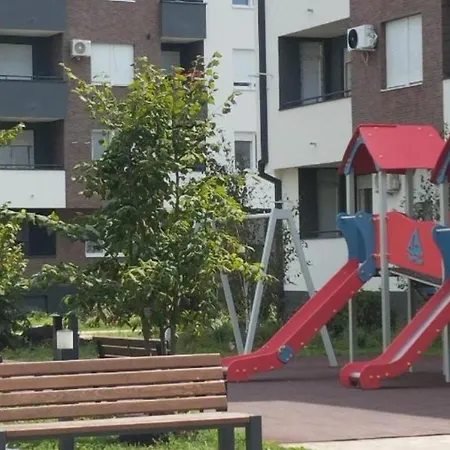 Premier In -free Garage- נובי סאד