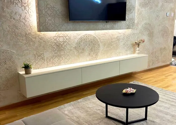 Premier In -free Garage- 诺威萨