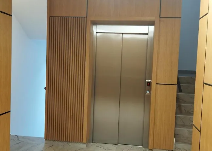 Premier In -free Garage- * 诺威萨