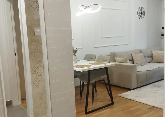 Premier In -free Garage- 诺威萨